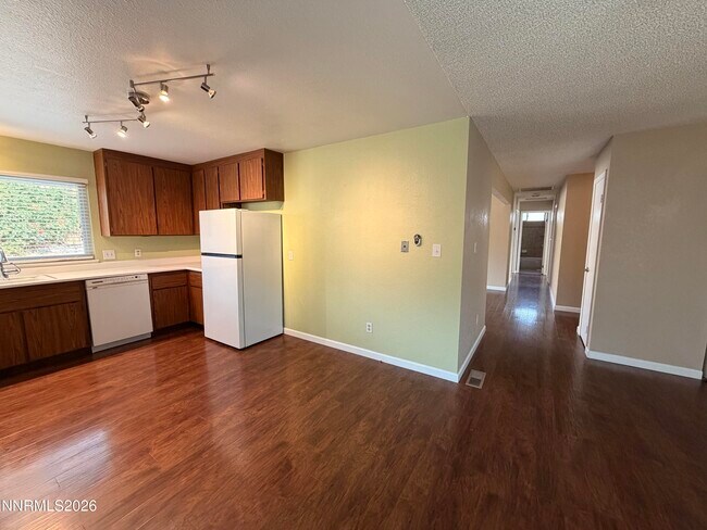 Building Photo - 1076 Palmwood Dr