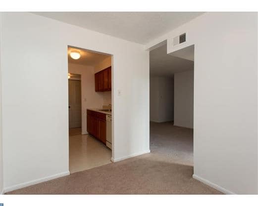 Building Photo - 3301 Valley Dr