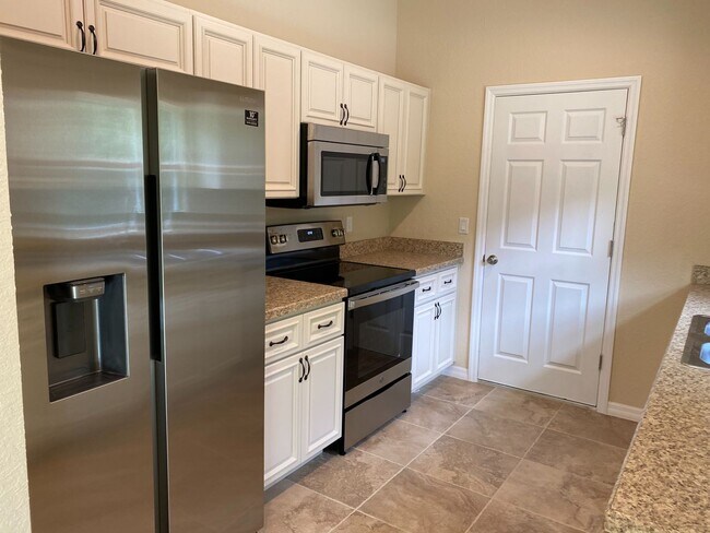 Building Photo - Desirable SE Ocala Neighborhood 3/2/1 **WON"T LAST**