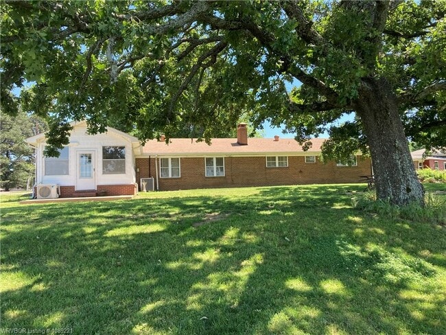 Building Photo - 927 Skyline Dr