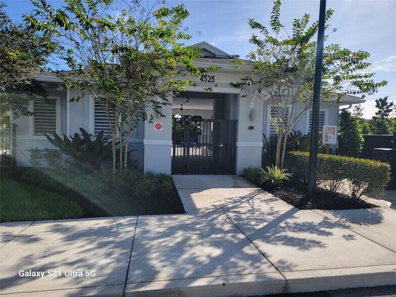 Building Photo - 4518 Dow Ln