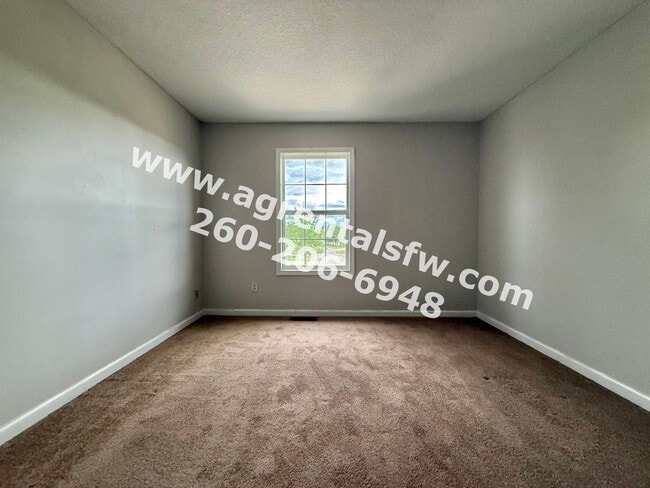 Building Photo - 3 Bedroom House