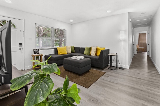 Building Photo - 3204 NW 10th St