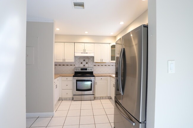 Building Photo - 101 Shoreview Dr