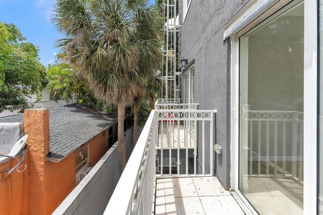 Building Photo - 1421 SW 3rd St