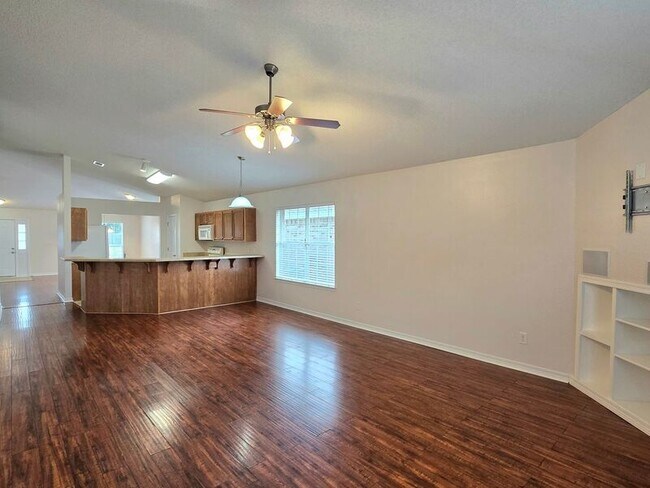 Building Photo - 6525 Tampa Dr