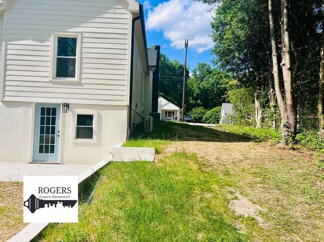 Building Photo - Newly Renovated Studio Apt. - Creedmoor