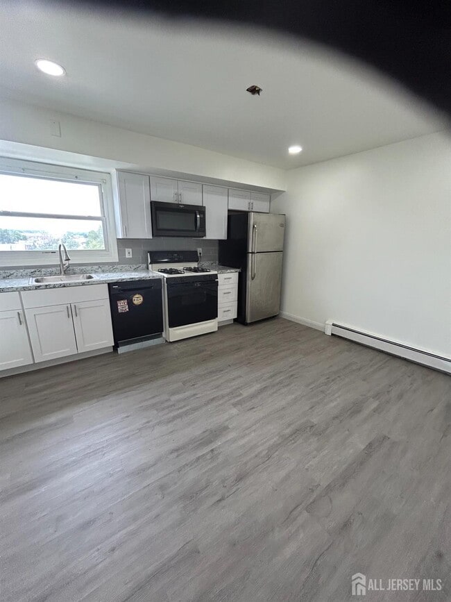 Building Photo - 811 Valley Brook Ave