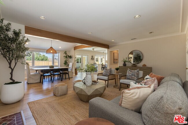 Building Photo - 3544 Gardenia Ave
