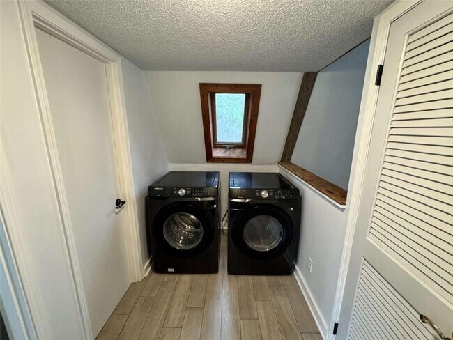 Building Photo - 2475 Hawk Creek Trail