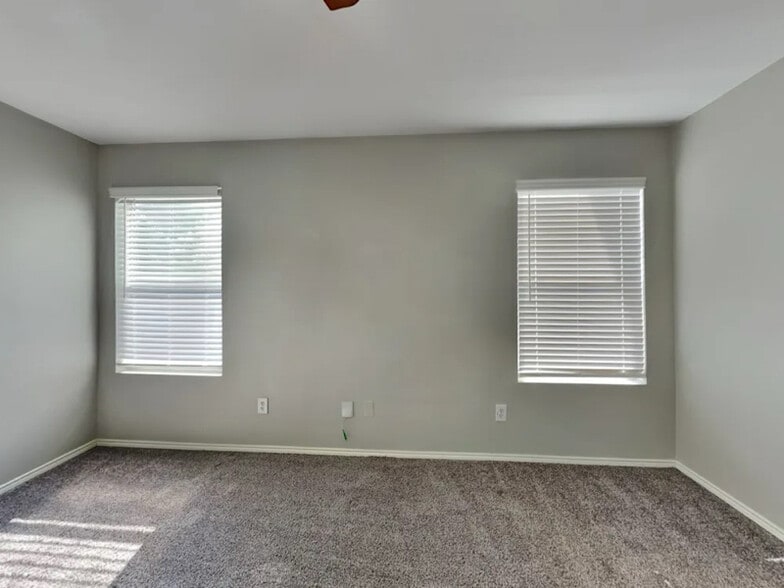 Primary Photo - 1733 Vineridge Ln