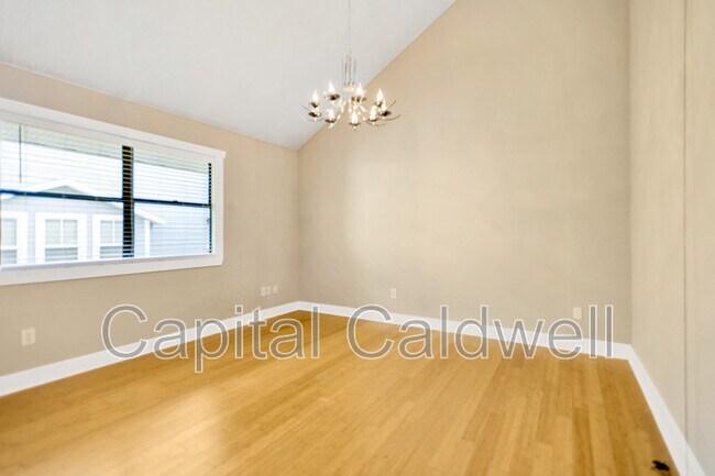 Building Photo - 911 S Rome Ave