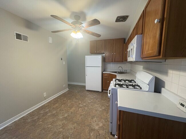 Building Photo - 4934 Mulford St