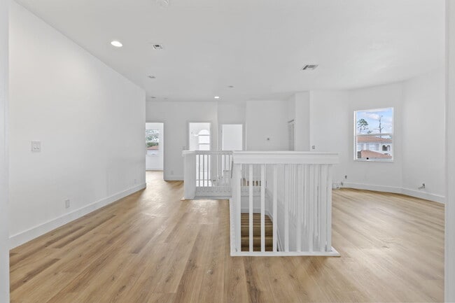 Building Photo - 5556 Spanish River Rd