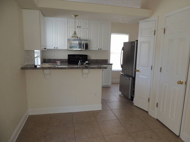 Building Photo - Beautiful Townhome in Tucker Creek