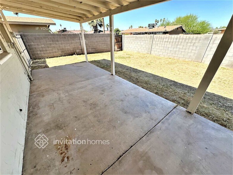 Building Photo - 2520 S Los Feliz Dr