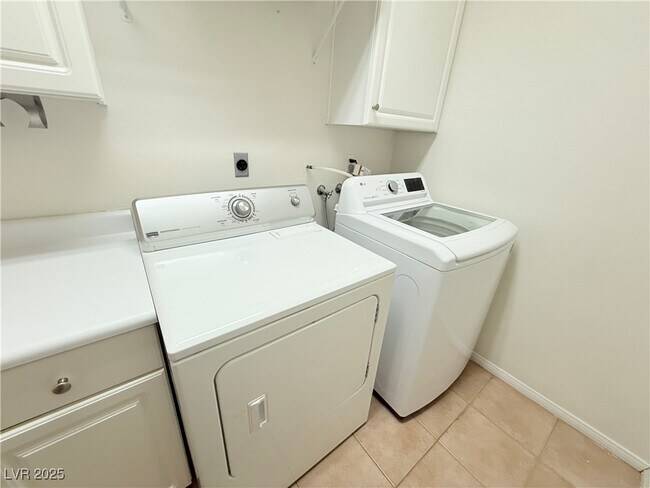 Building Photo - 1600 Cardinal Bluff Dr
