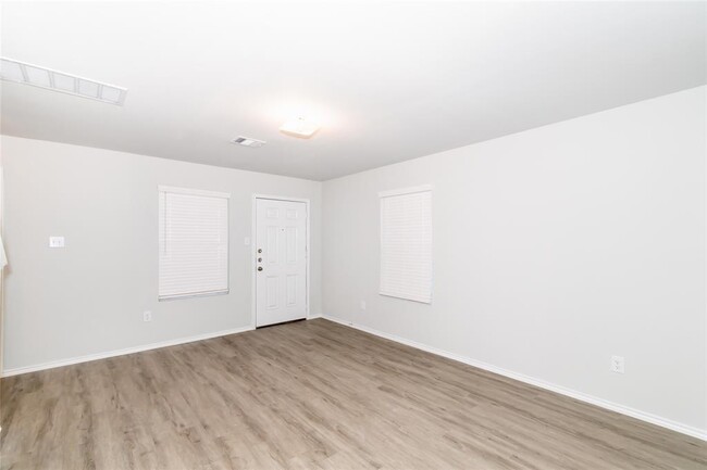 Building Photo - 8602 Middleton Oaks Cir