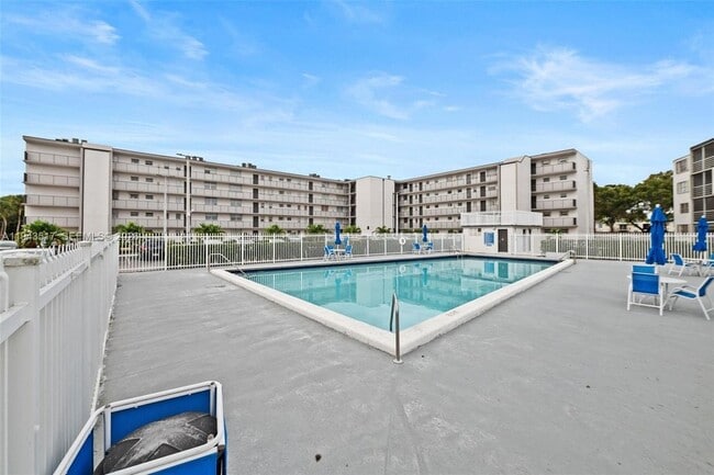 Building Photo - 14180 SW 84th St