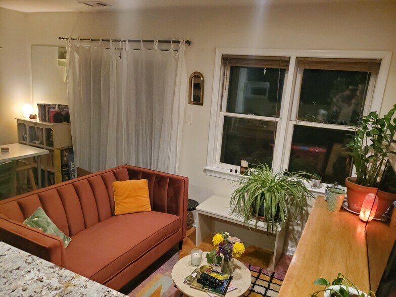 Building Photo - 1653 Park Rd NW