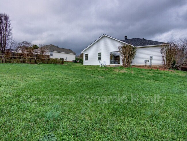 Building Photo - 905 Milkfarm Ct