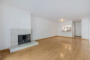 Building Photo - 4685 Albany Cir