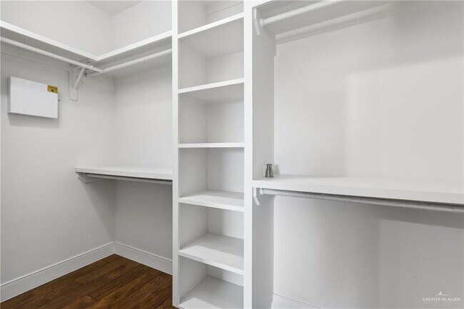 Building Photo - 16 L S Rd