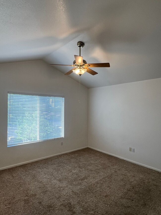 Building Photo - GORGEOUS 3 BEDROOM IN E. ROSEVILLE GATED COMMUNITY!!
