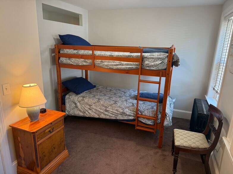 Building Photo - 39 Thomas Ave