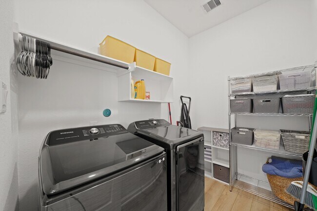 Building Photo - 9405 Vis Fls Trce