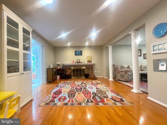 Building Photo - 9220 Burnetta Dr