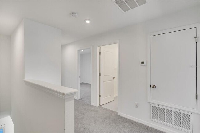Building Photo - 6313 Willowside St