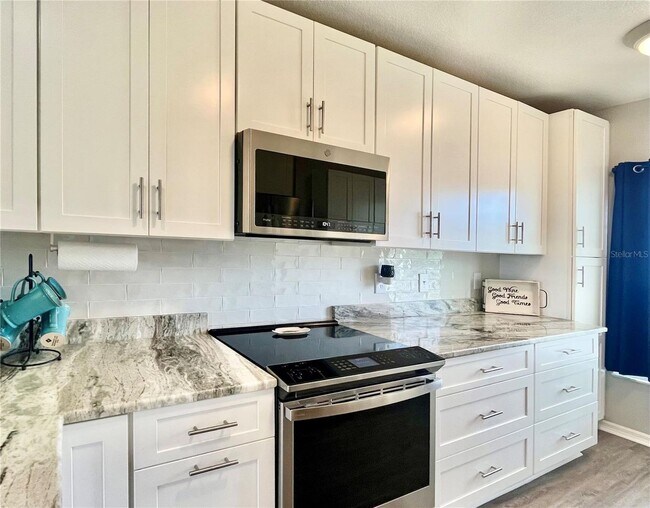 Building Photo - AVAILABLE 2026 SEASON! HERITAGE LAKES COND...