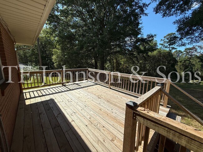 Building Photo - Three bedroom House with Large Lot in Country Setting