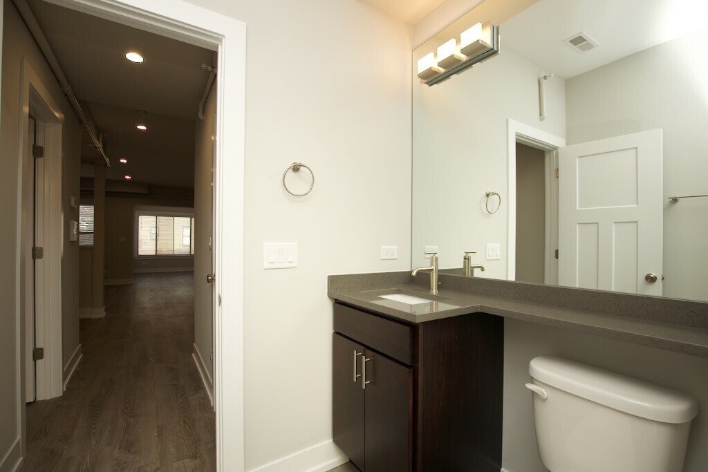 Building Photo - 1005 Crain St