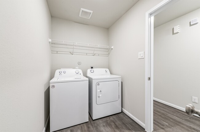 Building Photo - 2 N Circlewood Glen