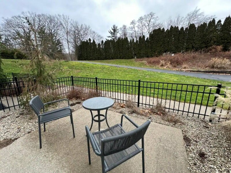 Building Photo - 287 S 3rd Ave