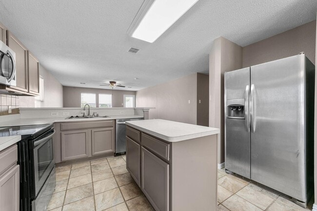 Building Photo - 1311 Wenatchee Dr