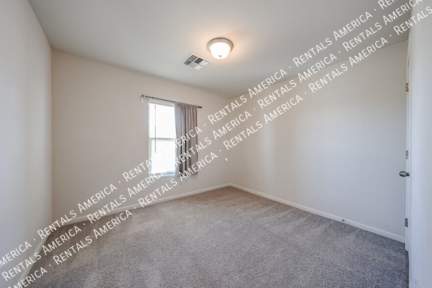 Building Photo - 118 W Impala Dr