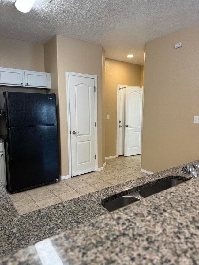 Building Photo - 10812 Fort Point Ln NE