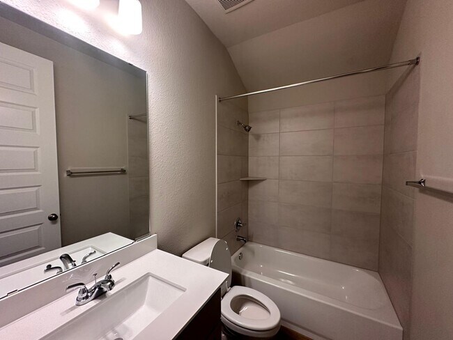 Building Photo - 6030 Cottontail Ln