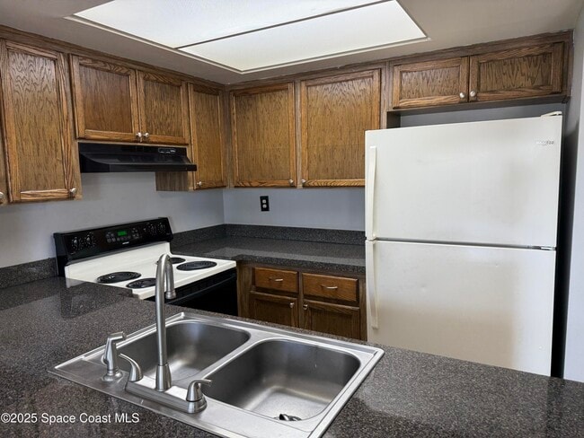 Building Photo - 3751 S Hopkins Ave