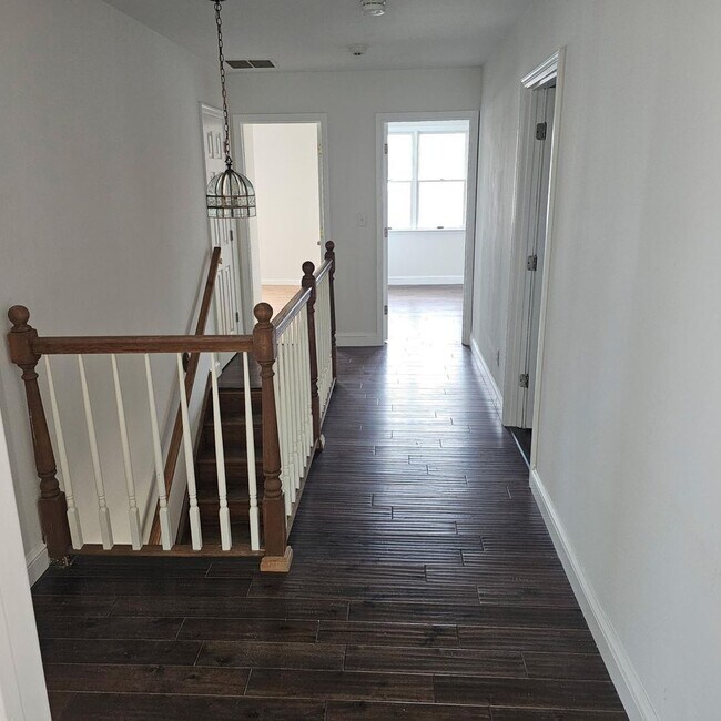 Building Photo - Elegant 5-Bedroom, 4-Bath Home with Expansive Living Spaces