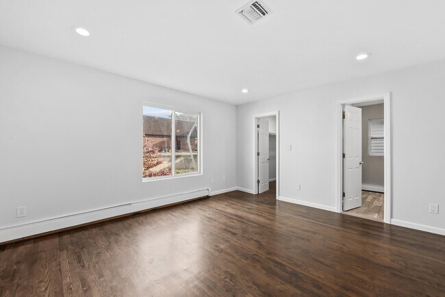 Building Photo - 1916 Grand Ave