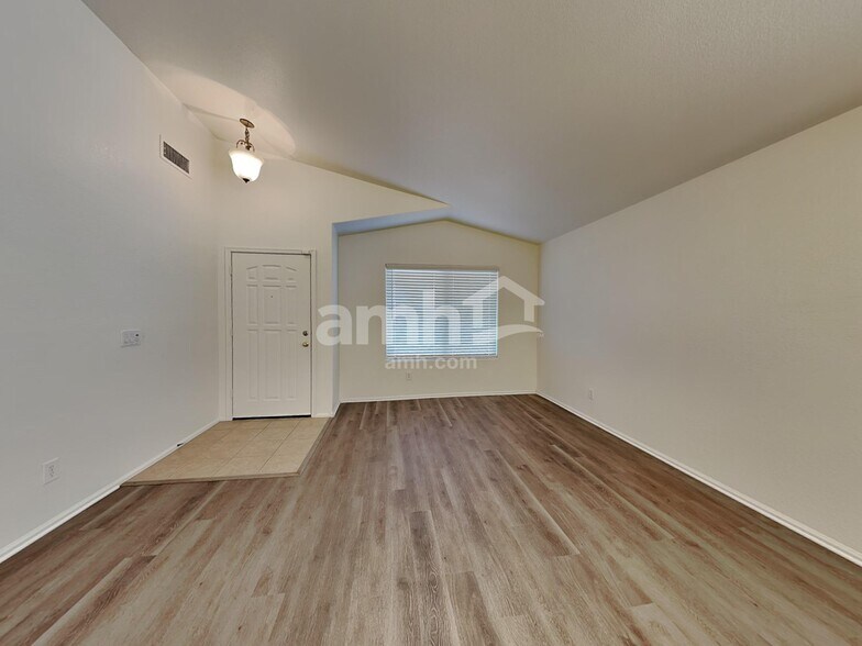 Building Photo - 2220 W Madre Del Oro Dr