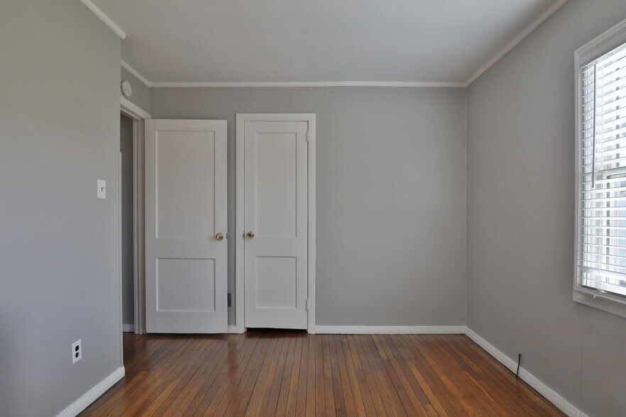 Building Photo - 5586 Emerson Ave