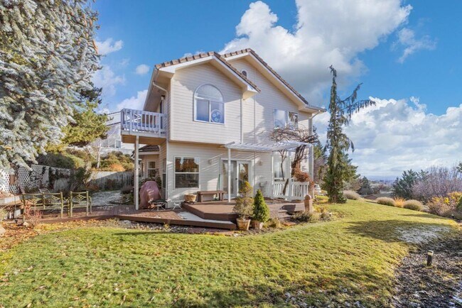 Building Photo - 5663 Basin View Dr