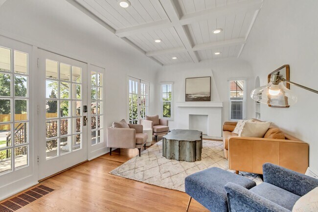 Building Photo - Elegant Yale Crest Bungalow in the Heart o...