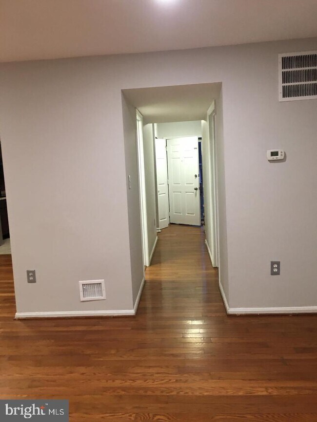 Building Photo - 10262 Cub Run Ct