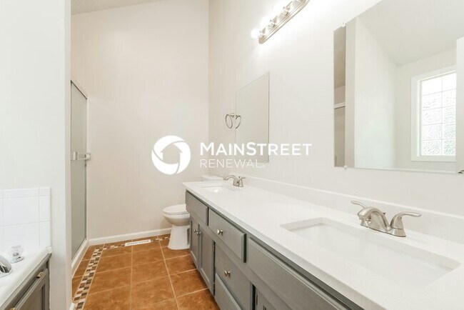 Building Photo - 3 Bedroom Pet-Friendly Home in LEES SUMMIT, MO with Main Street Renewal